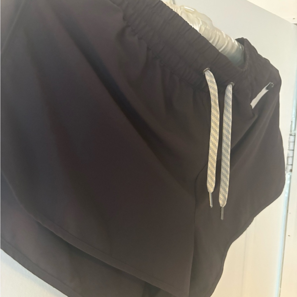 Vuori Black Athletic Drawcord Shorts with Contrasting Tie - Picture 7 of 8